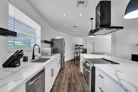 Villa ou maison à louer à Wilton Manors, Floride: 4 chambres, 222.69 m2 № 1982219 - photo 10