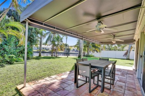 Villa ou maison à louer à Wilton Manors, Floride: 4 chambres, 222.69 m2 № 1982219 - photo 22