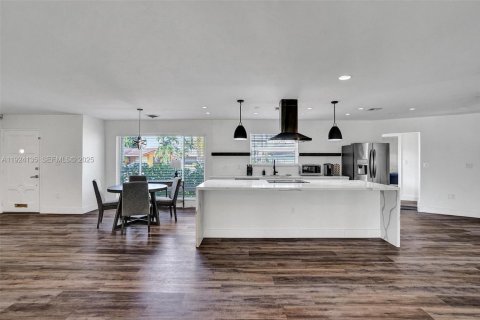 Villa ou maison à louer à Wilton Manors, Floride: 4 chambres, 222.69 m2 № 1982219 - photo 6