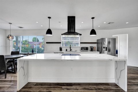 Villa ou maison à louer à Wilton Manors, Floride: 4 chambres, 222.69 m2 № 1982219 - photo 1