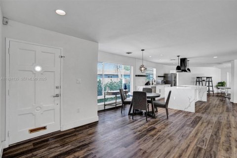 Villa ou maison à louer à Wilton Manors, Floride: 4 chambres, 222.69 m2 № 1982219 - photo 4