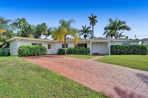 Villa ou maison à louer à Wilton Manors, Floride: 4 chambres, 222.69 m2 № 1982219 - photo 2
