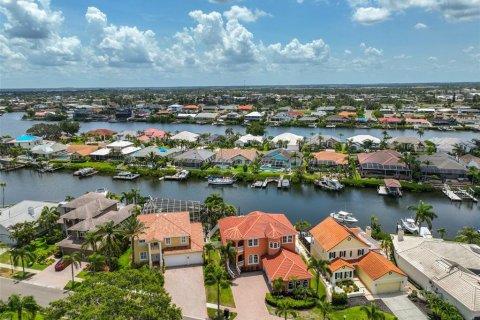 Casa en venta en Apollo Beach, Florida, 4 dormitorios, 310.2 m2 № 1759841 - foto 1