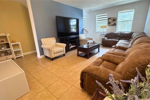 Copropriété à louer à Pembroke Pines, Floride: 2 chambres, 155.89 m2 № 2407822 - photo 5