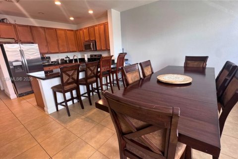 Copropriété à louer à Pembroke Pines, Floride: 2 chambres, 155.89 m2 № 2407822 - photo 9