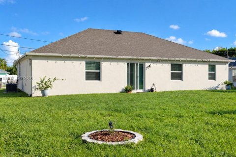 Villa ou maison à vendre à Port St. Lucie, Floride: 3 chambres, 189.52 m2 № 2407232 - photo 17