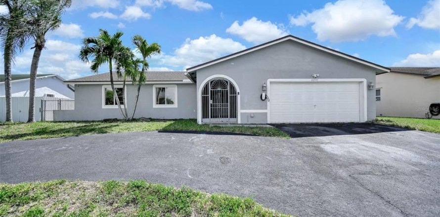 House in Homestead, Florida 4 bedrooms, 207.73 sq.m. № 2098690