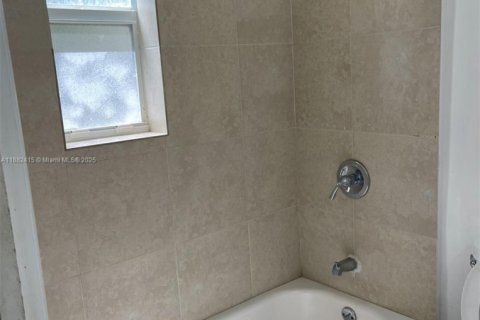 Immobilier commercial à vendre à Miami, Floride: 154.5 m2 № 1928565 - photo 8