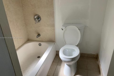 Immobilier commercial à vendre à Miami, Floride: 154.5 m2 № 1928565 - photo 6