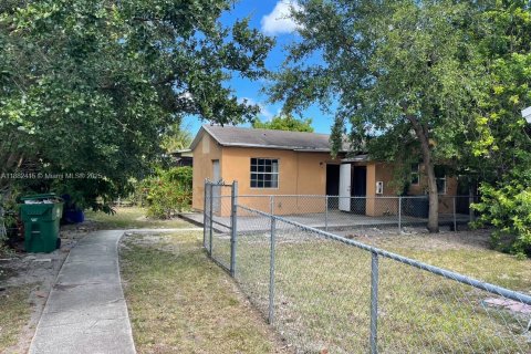 Immobilier commercial à vendre à Miami, Floride: 154.5 m2 № 1928565 - photo 3