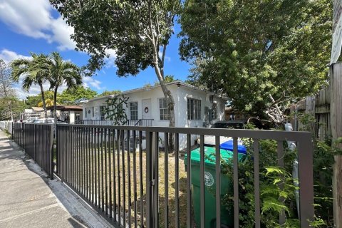 Immobilier commercial à vendre à Miami, Floride: 154.5 m2 № 1928565 - photo 2