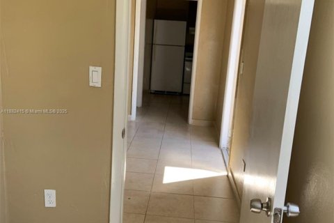 Immobilier commercial à vendre à Miami, Floride: 154.5 m2 № 1928565 - photo 4