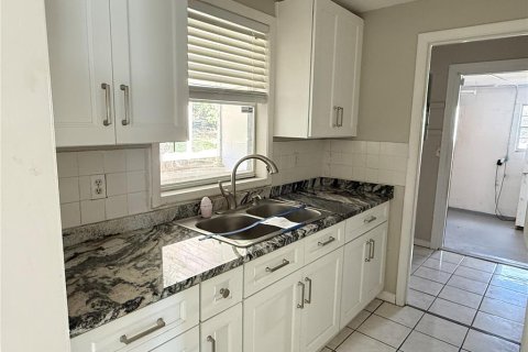 House in Spring Hill, Florida 3 bedrooms, 111.2 sq.m. № 2391307 - photo 11