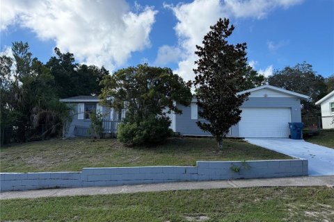 House in Spring Hill, Florida 3 bedrooms, 111.2 sq.m. № 2391307