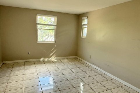 House in Spring Hill, Florida 3 bedrooms, 111.2 sq.m. № 2391307 - photo 13