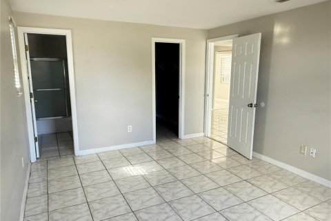 House in Spring Hill, Florida 3 bedrooms, 111.2 sq.m. № 2391307 - photo 14
