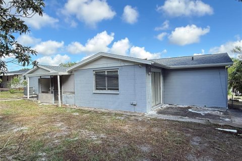 House in Spring Hill, Florida 3 bedrooms, 111.2 sq.m. № 2391307 - photo 4