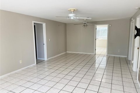 House in Spring Hill, Florida 3 bedrooms, 111.2 sq.m. № 2391307 - photo 8