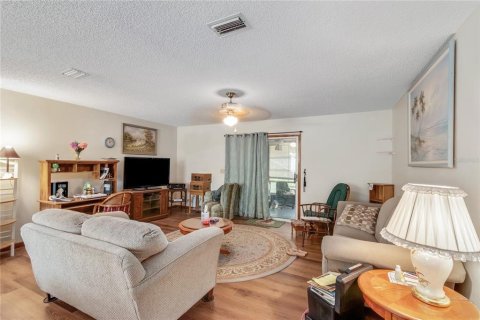 House in Ocala, Florida 2 bedrooms, 111.11 sq.m. № 2109696 - photo 6
