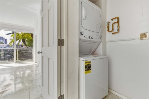 Купить кондоминиум в Бэл-Харбор, Флорида 2 спальни, 114.27м2, № 2024444 - фото 21