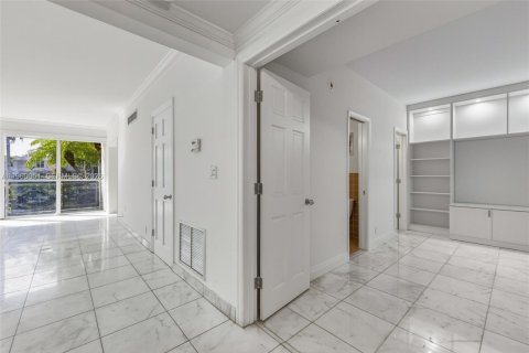 Купить кондоминиум в Бэл-Харбор, Флорида 2 спальни, 114.27м2, № 2024444 - фото 17