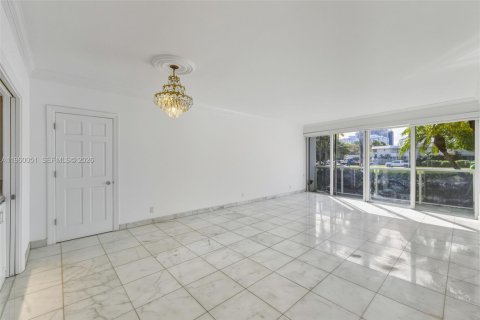 Купить кондоминиум в Бэл-Харбор, Флорида 2 спальни, 114.27м2, № 2024444 - фото 6