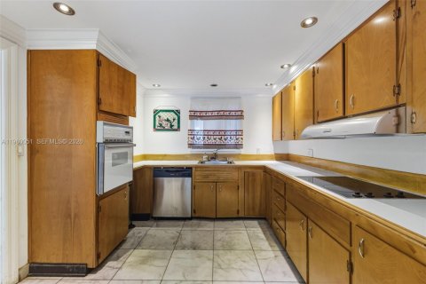 Купить кондоминиум в Бэл-Харбор, Флорида 2 спальни, 114.27м2, № 2024444 - фото 10