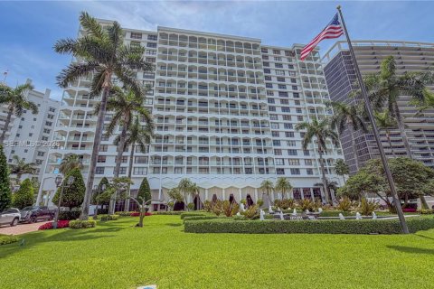 Condo in Bal Harbour, Florida, 2 bedrooms № 2184820