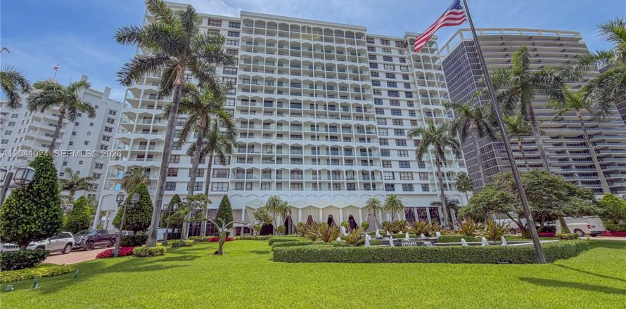 Condo in Bal Harbour, Florida, 2 bedrooms  № 2184820