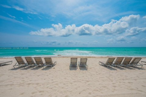 Condo in Bal Harbour, Florida, 2 bedrooms  № 2184820 - photo 27