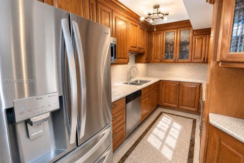 Condo in Bal Harbour, Florida, 2 bedrooms  № 2184820 - photo 15