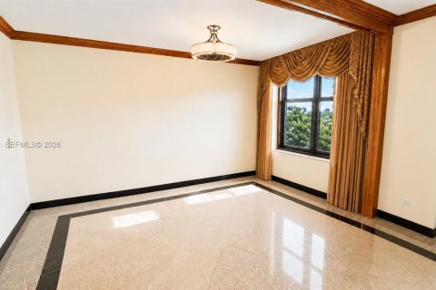 Condo in Bal Harbour, Florida, 2 bedrooms  № 2184820 - photo 10