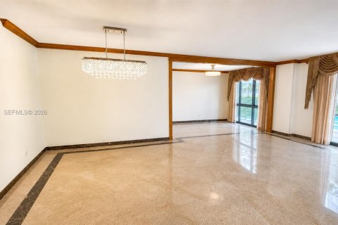 Condo in Bal Harbour, Florida, 2 bedrooms  № 2184820 - photo 8
