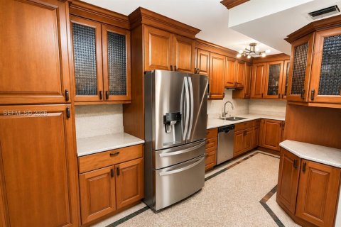 Condo in Bal Harbour, Florida, 2 bedrooms  № 2184820 - photo 14
