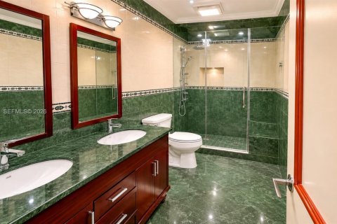 Condo in Bal Harbour, Florida, 2 bedrooms  № 2184820 - photo 20