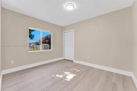 Villa ou maison à vendre à Hialeah, Floride: 3 chambres, 117.8 m2 № 1997671 - photo 22