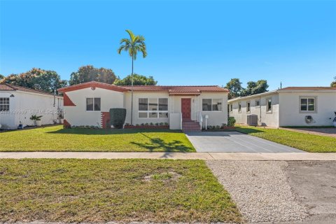 Villa ou maison à vendre à Hialeah, Floride: 3 chambres, 117.8 m2 № 1997671 - photo 3