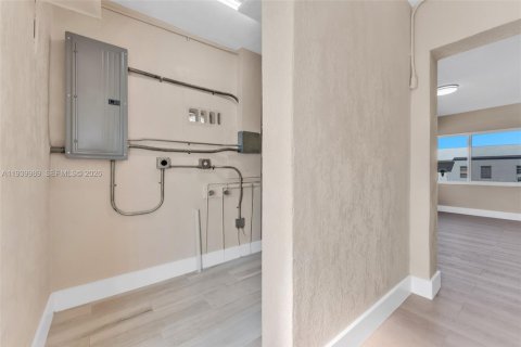 Villa ou maison à vendre à Hialeah, Floride: 3 chambres, 117.8 m2 № 1997671 - photo 10