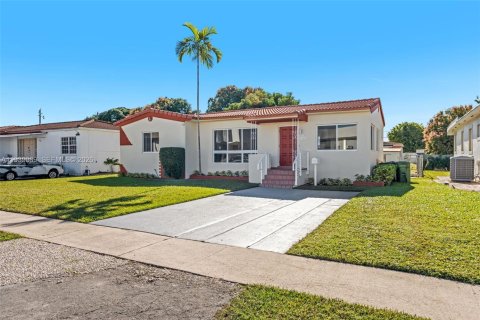 Villa ou maison à vendre à Hialeah, Floride: 3 chambres, 117.8 m2 № 1997671 - photo 2