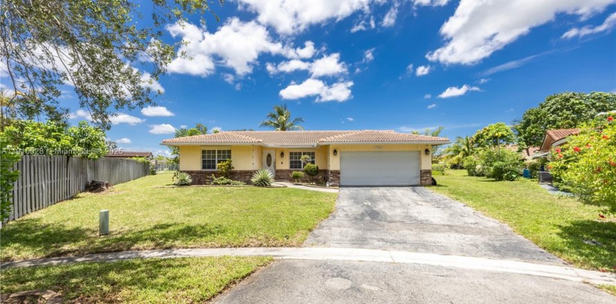 Villa ou maison à Coral Springs, Floride 3 chambres, 161.65 m2 № 1966240