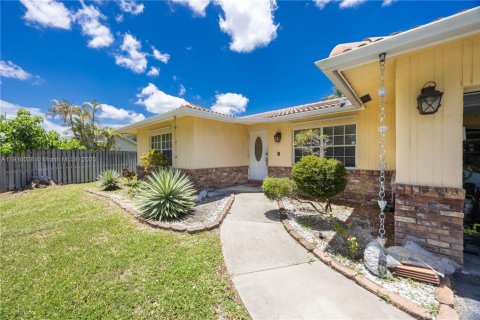 Villa ou maison à vendre à Coral Springs, Floride: 3 chambres, 161.65 m2 № 1966240 - photo 2