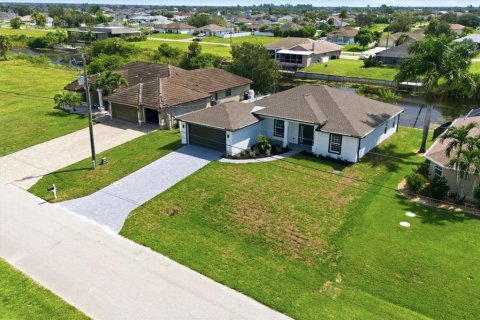 Casa en Cape Coral, Florida 4 dormitorios, 156.35 m2 № 2351604