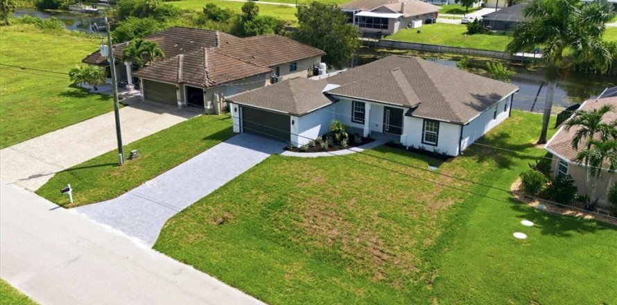 Villa ou maison à Cape Coral, Floride 4 chambres, 156.35 m2 № 2351604