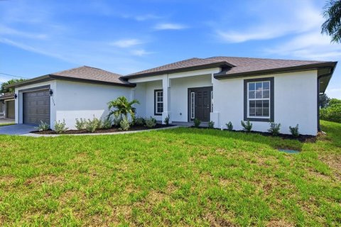 Villa ou maison à vendre à Cape Coral, Floride: 4 chambres, 156.35 m2 № 2351604 - photo 4