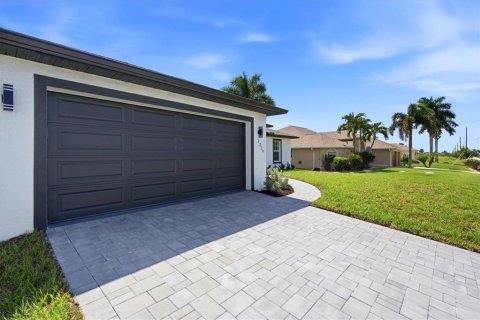 Villa ou maison à vendre à Cape Coral, Floride: 4 chambres, 156.35 m2 № 2351604 - photo 7