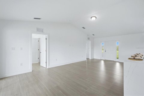 Villa ou maison à vendre à Cape Coral, Floride: 4 chambres, 156.35 m2 № 2351604 - photo 9