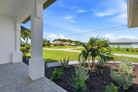 Villa ou maison à vendre à Cape Coral, Floride: 4 chambres, 156.35 m2 № 2351604 - photo 5