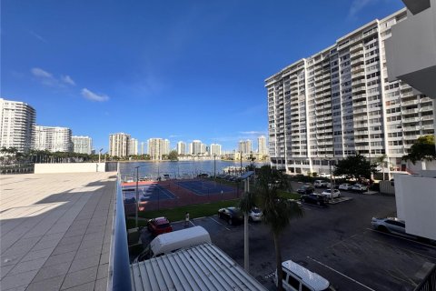 Condo in Aventura, Florida, 2 bedrooms  № 1794063 - photo 21
