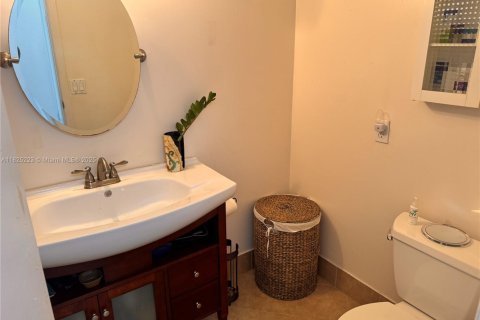 Condo in Aventura, Florida, 2 bedrooms  № 1794063 - photo 9
