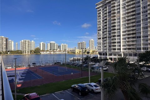 Condo in Aventura, Florida, 2 bedrooms  № 1794063 - photo 22